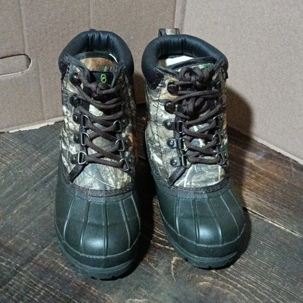 Shoes - Picture 1 of 4
